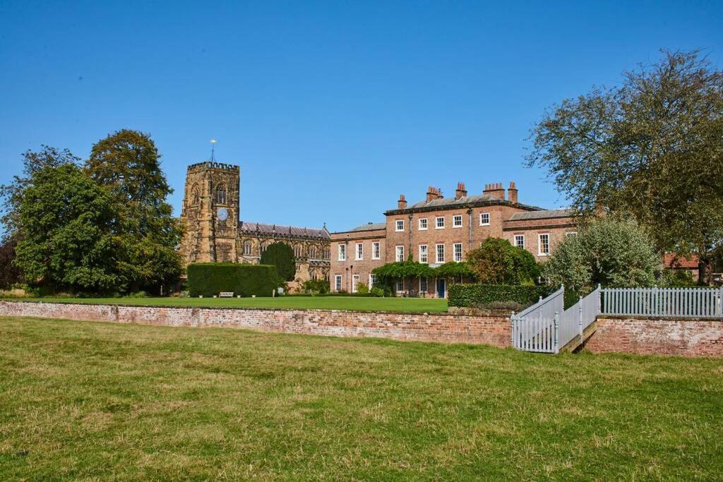 Thirsk Hall South Wing, North Yorkshire Esterno foto